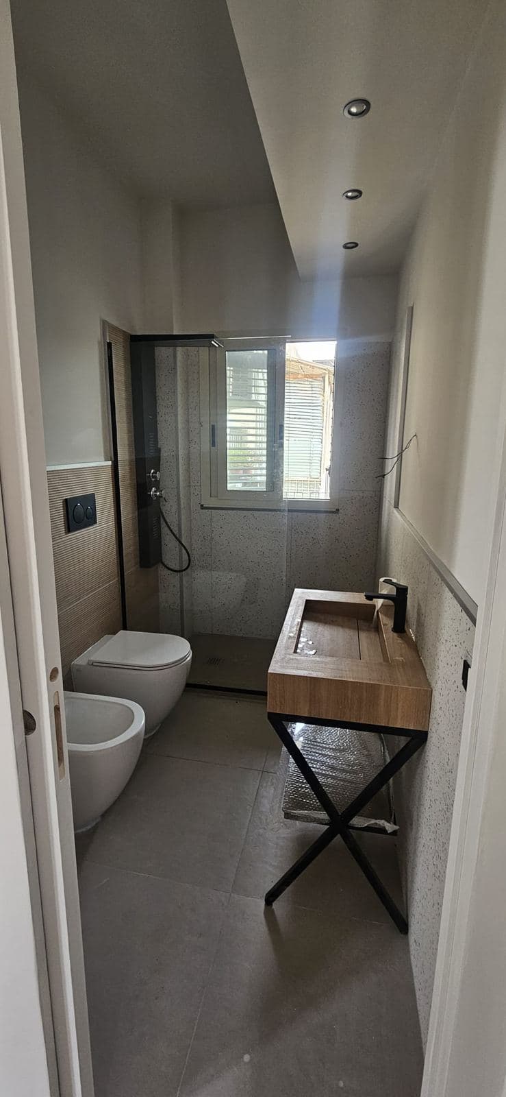 Bagno moderno con doccia walk-in